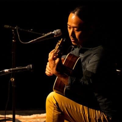 Hiroya Tsukamoto Playing Guitar